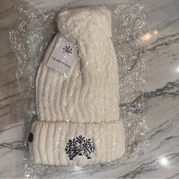 Toque - Picture 2 of 2